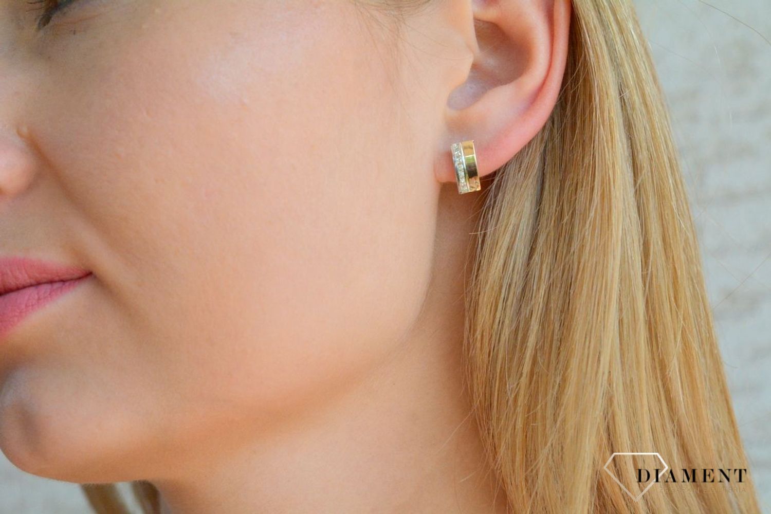 Złote kolczyki damskie 375 wkrętki prostokąty z pasmem cyrkonii KL 7915A 375 (1).jpg